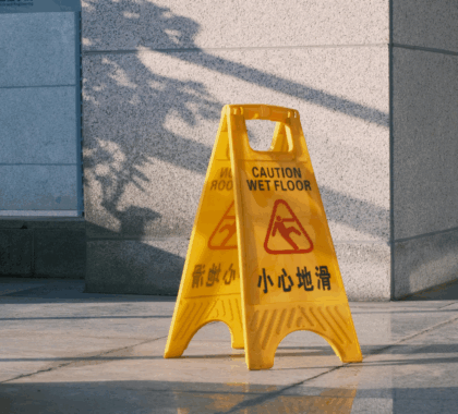 A caution sign indicating a fall risk due to wet floor